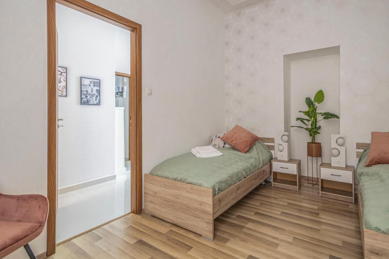 Chameleon Apartment Budapeste Exterior foto